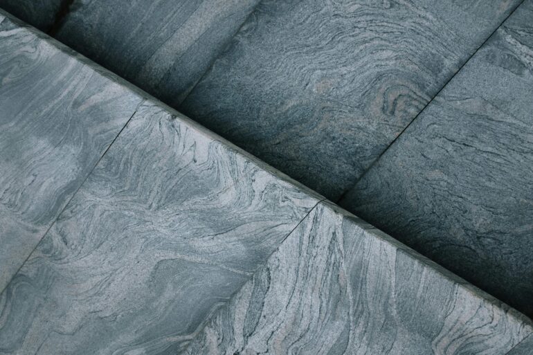 przygotowanie ścian pod płytki